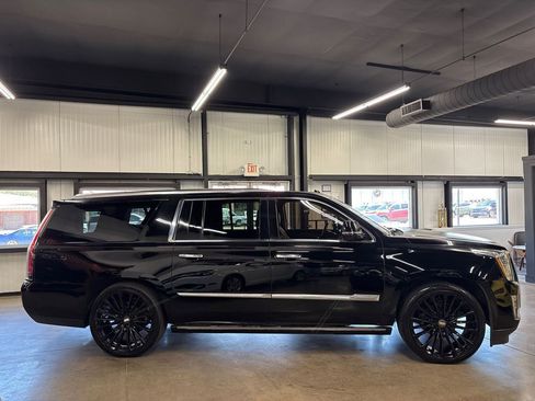 Used 2016 Cadillac Escalade ESV Premium AWD/4WD image 11