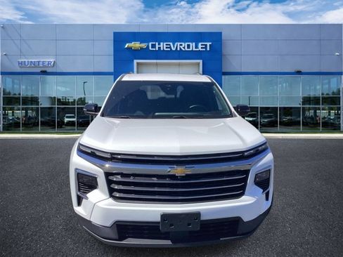Used 2024 Chevrolet Traverse LT FWD image 4