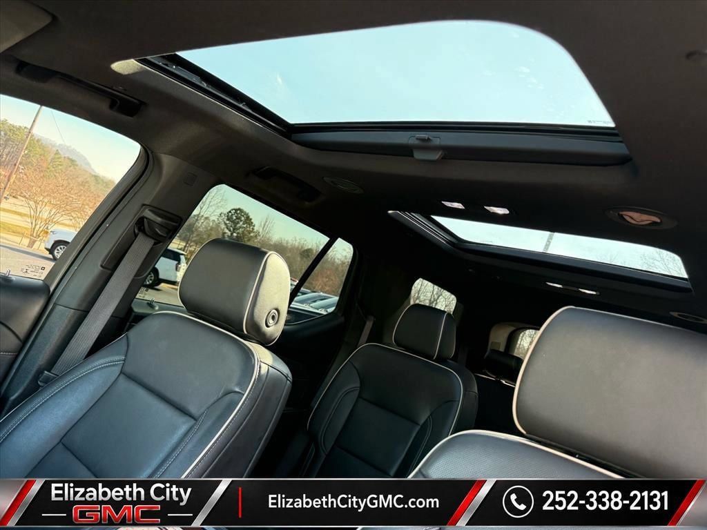 Used 2023 Chevrolet Traverse Premier AWD/4WD image 18