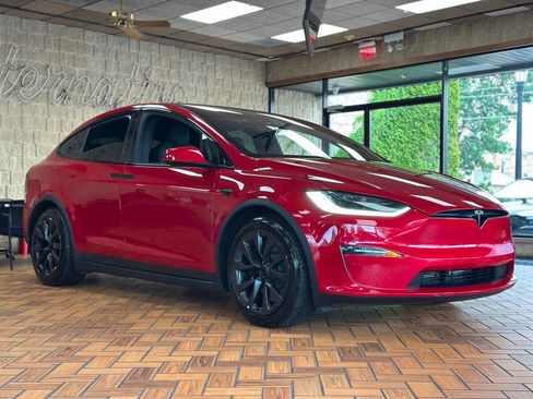 Used 2022 Tesla Model X Plaid image 11