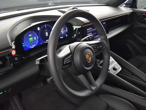 Certified 2024 Porsche Macan 4 Electric image 4