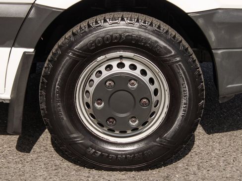 Used 2012 Mercedes-Benz Sprinter 3500 image 31