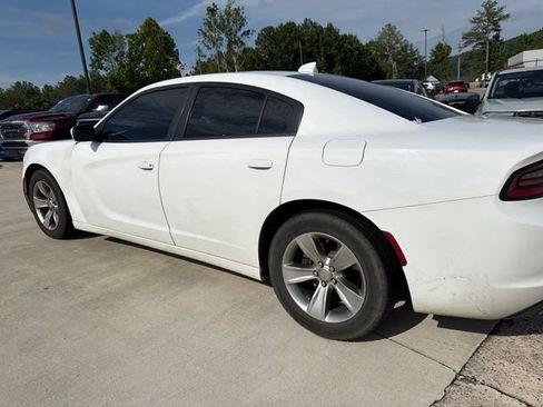 Used 2017 Dodge Charger SXT RWD image 28
