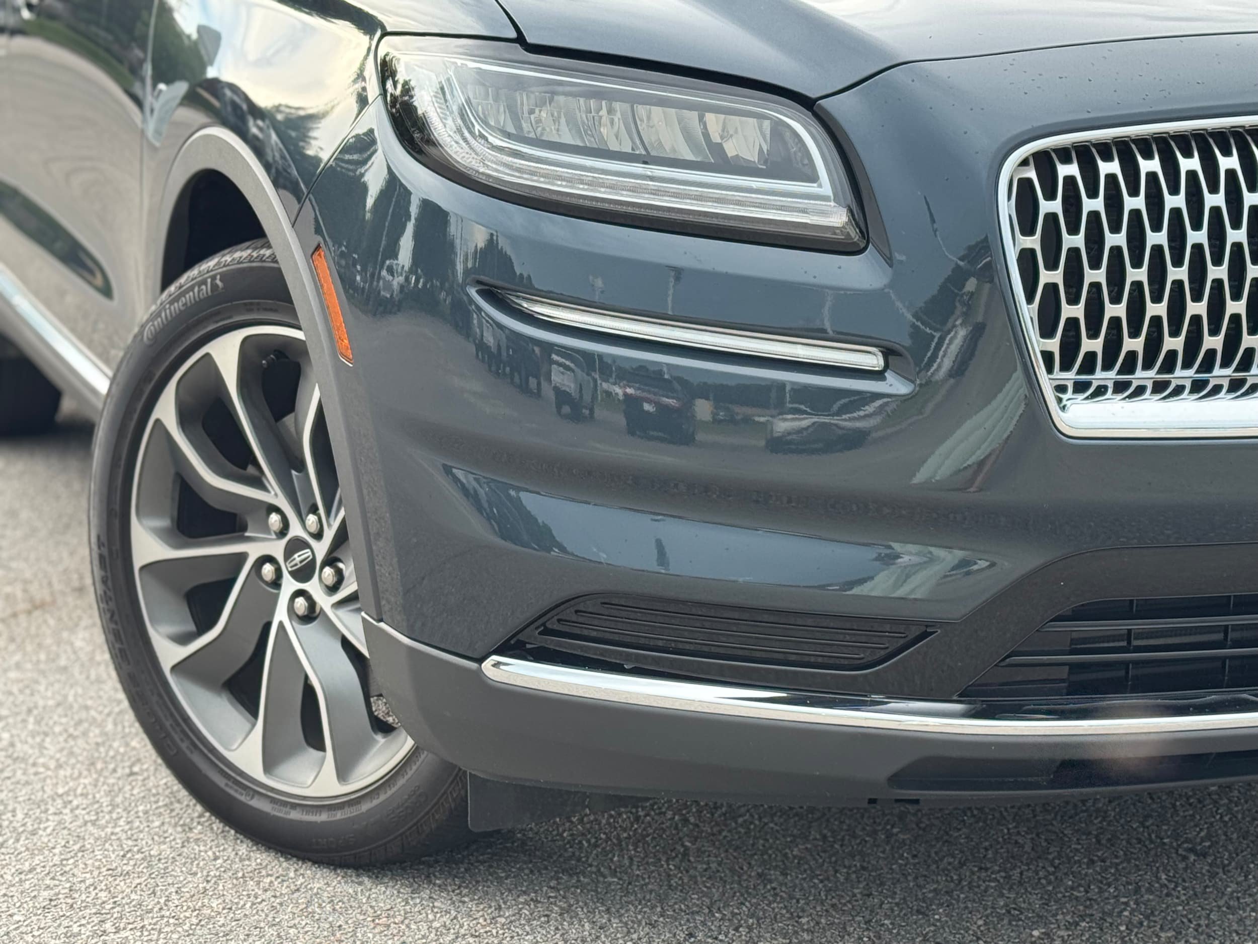 Used 2023 Lincoln Nautilus Reserve AWD/4WD image 2