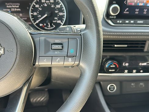 Used 2023 Nissan Rogue SV AWD/4WD image 15