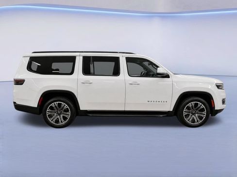 Used 2024 Jeep Wagoneer Series II w/ Flexible Seating Group RWD image 9