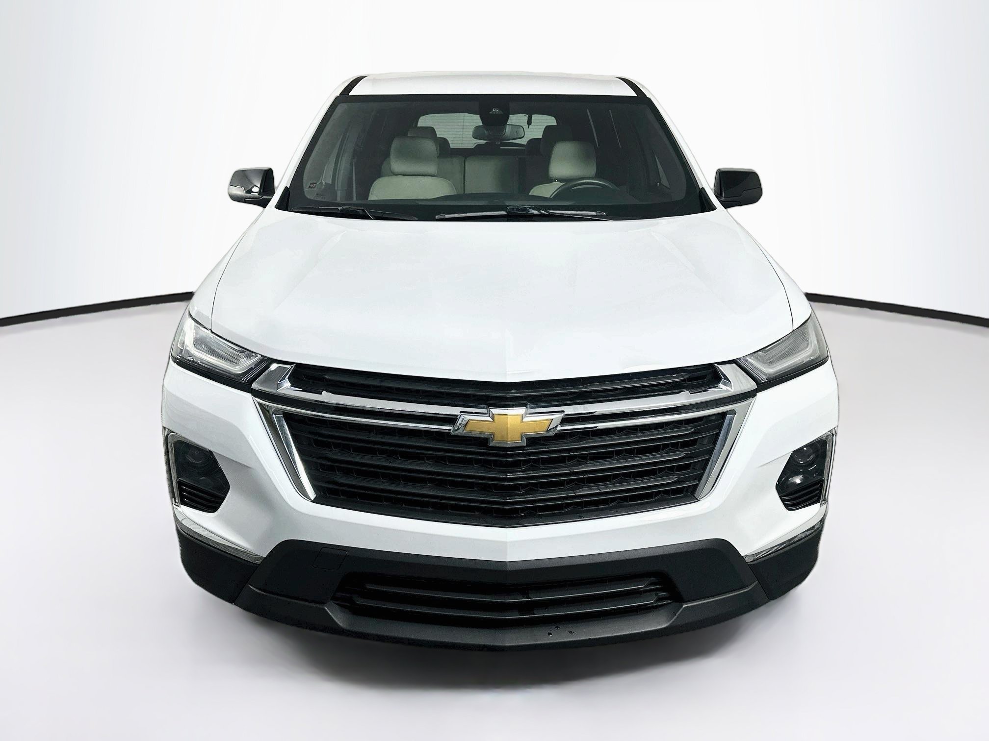Used 2023 Chevrolet Traverse LS FWD image 2