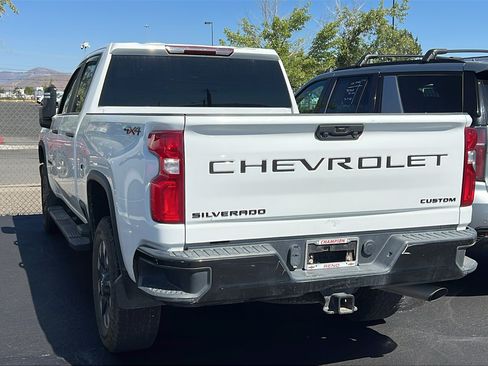 Used 2021 Chevrolet Silverado 2500 Custom w/ Custom Convenience Package AWD/4WD image 2