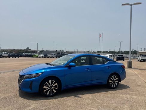 Used 2025 Nissan Sentra SV w/ SV Premium Package FWD image 11
