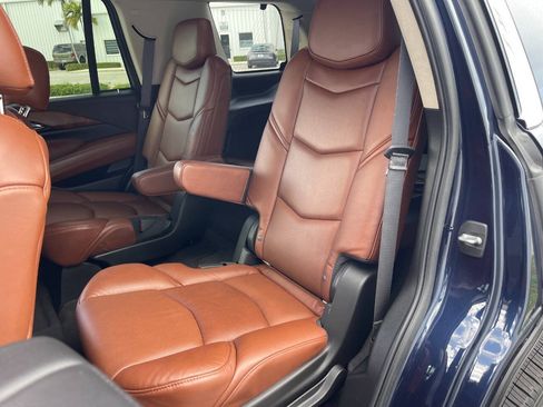 Used 2020 Cadillac Escalade Luxury RWD image 28