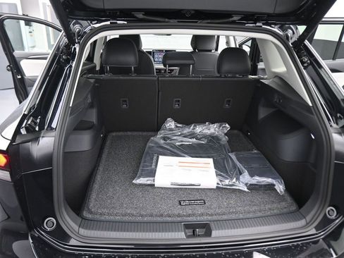 New 2026 Volkswagen Tiguan SE AWD/4WD image 40