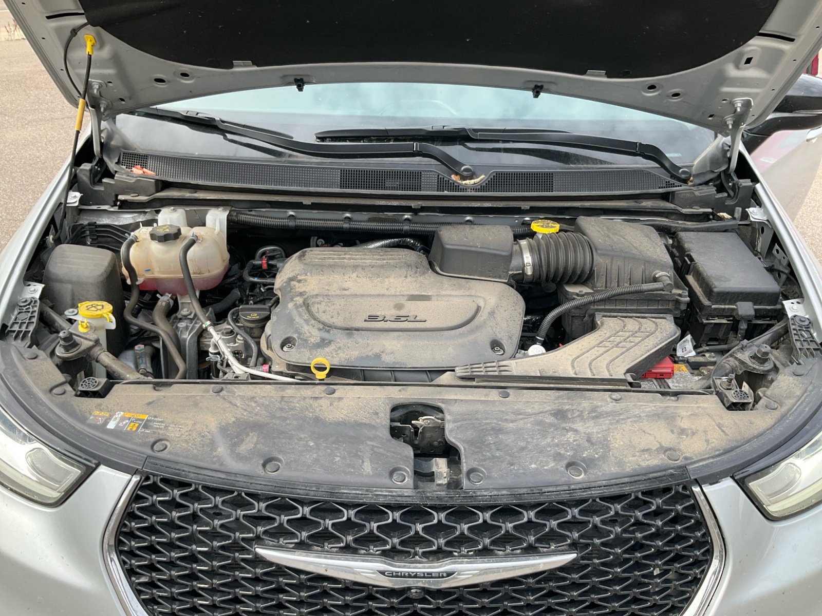 Used 2024 Chrysler Pacifica Touring-L FWD image 27