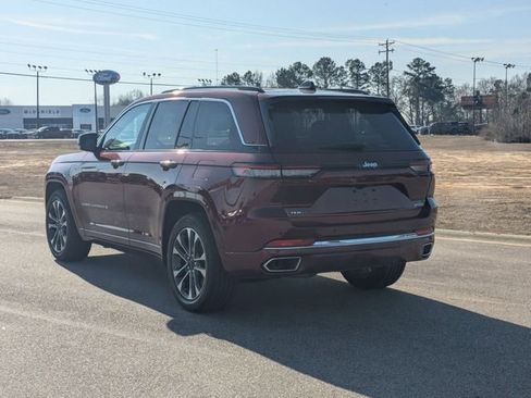Used 2024 Jeep Grand Cherokee Overland w/ Trailer Tow Package AWD/4WD image 5