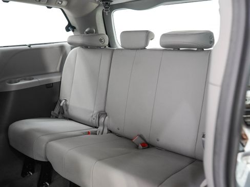Used 2017 Toyota Sienna XLE w/ XLE Navigation Package AWD/4WD image 15