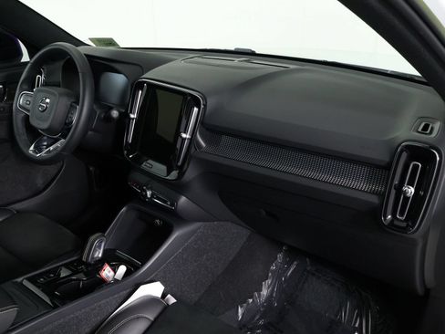 Certified 2022 Volvo XC40 T5 R-Design w/ Advanced Package AWD/4WD image 21