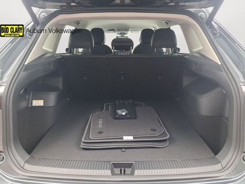 New 2025 Volkswagen Tiguan SE FWD image 29