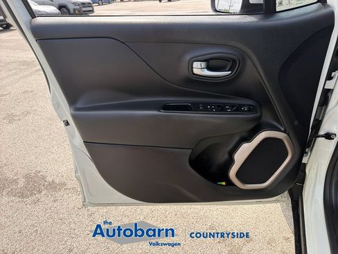 Used 2015 Jeep Renegade Limited FWD image 9
