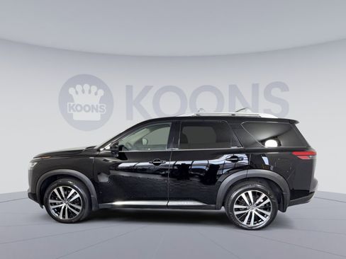 Used 2023 Nissan Pathfinder Platinum image 2