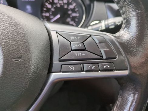 Used 2017 Nissan Rogue SV w/ SV Premium Package FWD image 25