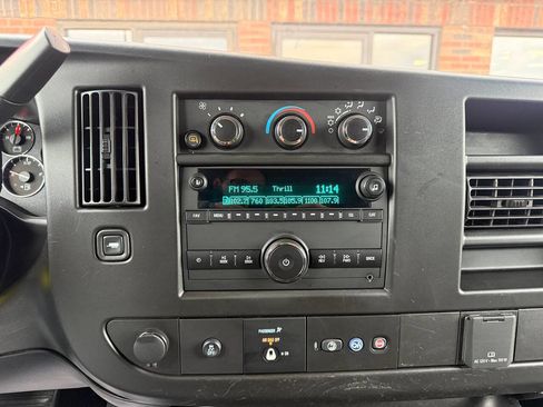 Used 2023 GMC Savana 2500 w/ Driver Convenience Package image 21