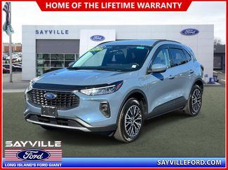 Used 2025 Ford Escape SE video 1