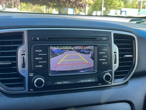 Used 2017 Kia Sportage LX AWD/4WD image 18