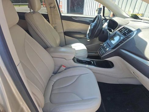 Used 2017 Lincoln MKC Premiere FWD image 6