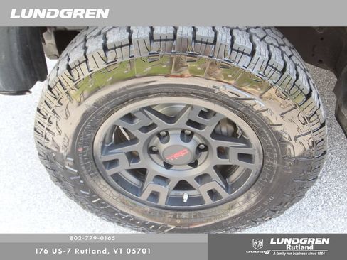Used 2021 Toyota 4Runner TRD Off-Road Premium w/ Moonroof Package AWD/4WD image 21