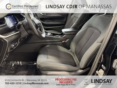Used 2023 Jeep Grand Cherokee Laredo w/ Luxury Tech Group I AWD/4WD image 20