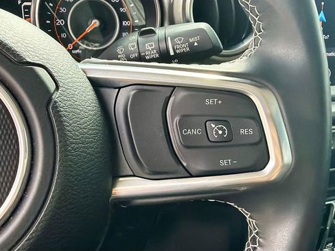 Used 2022 Jeep Wrangler Unlimited Sahara image 35