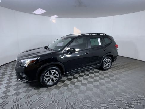 Used 2023 Subaru Forester Premium image 4