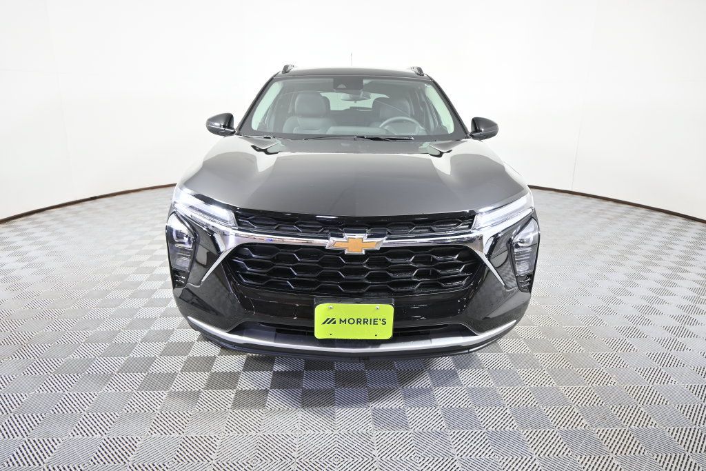 Used 2025 Chevrolet Trax LT FWD image 10