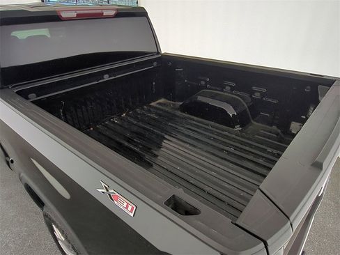 Used 2023 GMC Sierra 1500 SLT image 32