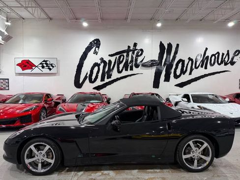 Used 2010 Chevrolet Corvette Convertible w/ Preferred Equipment Group RWD image 2
