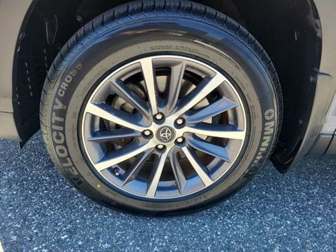 Used 2019 Toyota Highlander XLE image 17