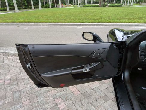 Used 2006 Chevrolet Corvette Convertible w/ Preferred Equipment Group RWD image 20