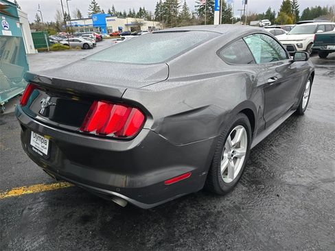 Used 2017 Ford Mustang Coupe image 4