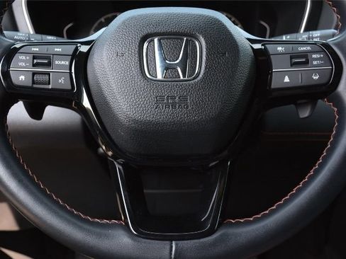 Used 2025 Honda Pilot Sport image 33