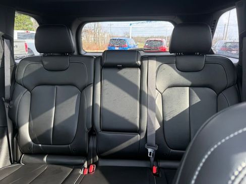 Used 2025 Jeep Grand Cherokee Limited image 29