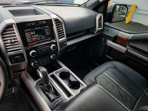 Used 2015 Ford F150 Platinum w/ Equipment Group 701A Luxury image 11