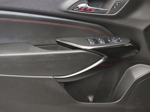 Used 2024 Chevrolet Trax RS w/ Sunroof Package image 22