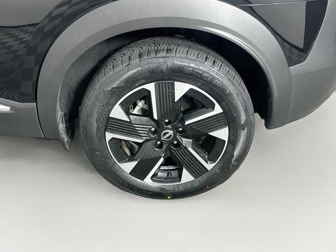 Used 2025 Nissan Kicks SV AWD/4WD image 11