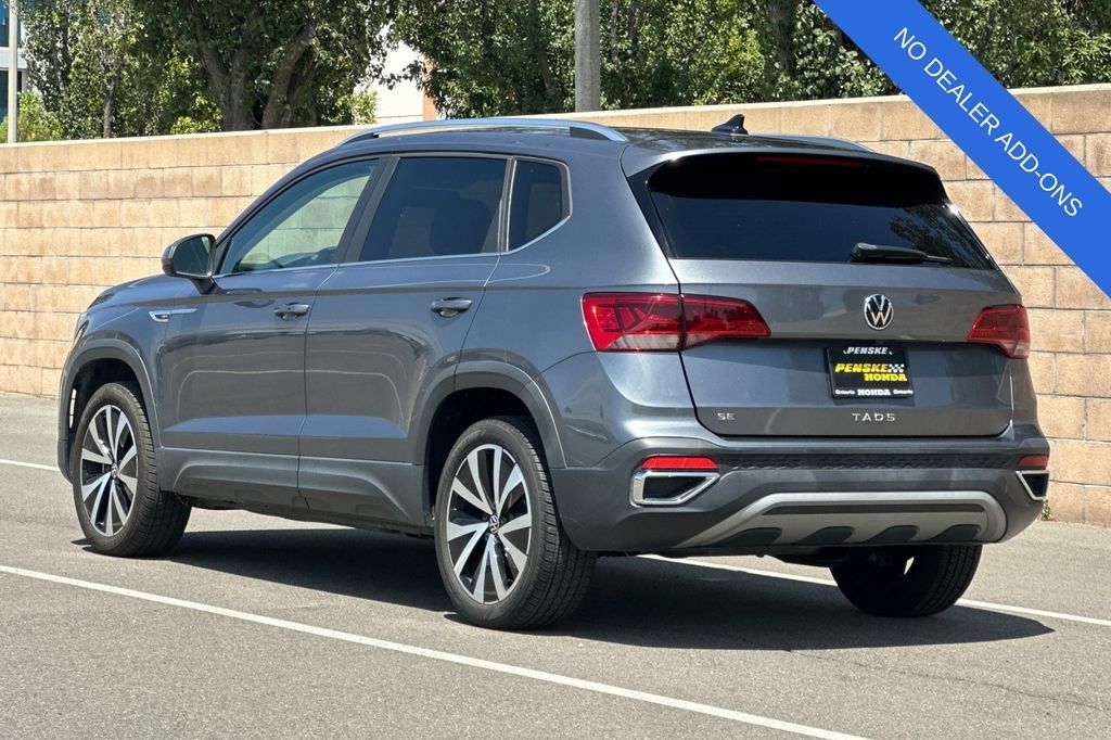 Used 2022 Volkswagen Taos SE FWD image 6
