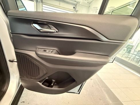 Used 2025 Jeep Grand Cherokee Altitude image 41