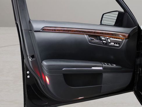 Used 2010 Mercedes-Benz S 550 image 11