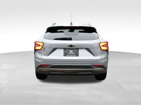 New 2026 Chevrolet Trax ACTIV w/ Sunroof Package FWD image 5