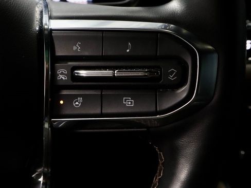 Used 2023 GMC Canyon Denali image 29