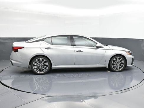 Used 2023 Nissan Altima 2.5 SL image 9