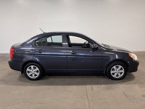 Used 2011 Hyundai Accent GLS image 2