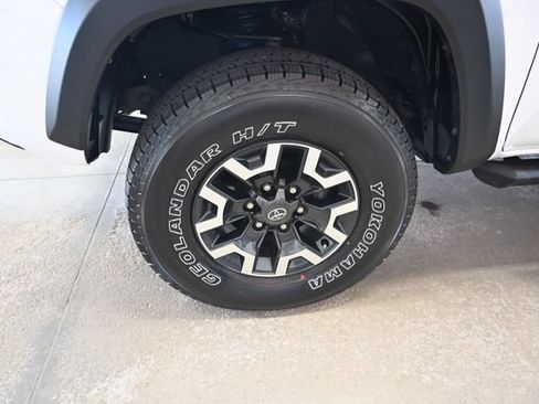 Used 2023 Toyota Tacoma TRD Off-Road AWD/4WD image 31